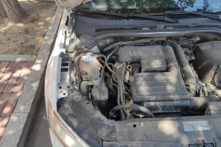 Used Volkswagen Sagitar 2015 230TSI Automatic Luxury Model Engine Bay Right
