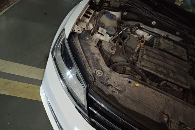 Used Volkswagen Sagitar 2015 1.6L Automatic Comfort Model Engine Bay Right