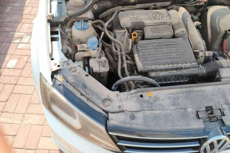 Used Volkswagen Sagitar 2015 230TSI Automatic Luxury Model Engine Bay Right
