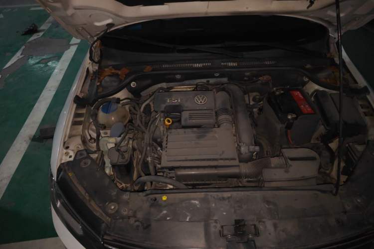 Used Volkswagen Sagitar 2015 230TSI Automatic Luxury Model Engine Bay Right