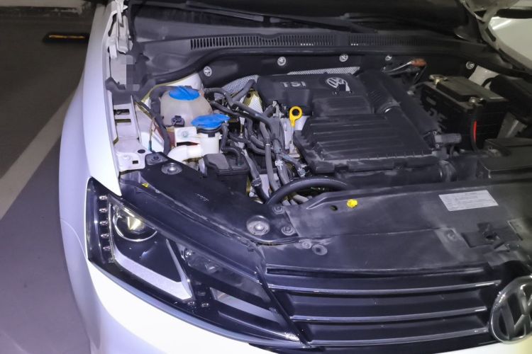 Used Volkswagen Sagitar 2015 230TSI Automatic Comfort Version Engine Bay Right