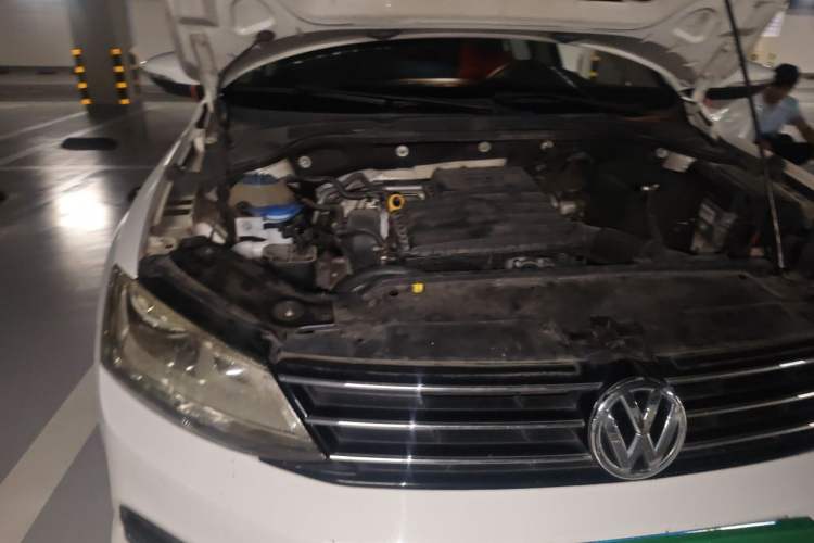 Used Volkswagen Sagitar 2015 1.6L Manual Comfort Model Engine Bay Right