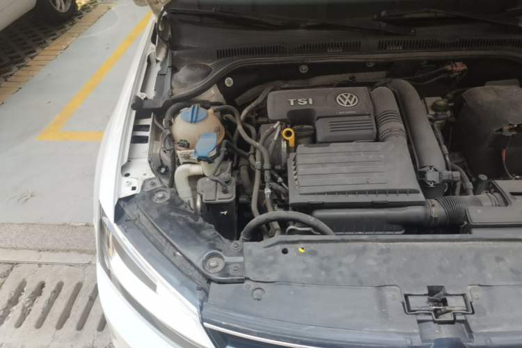 Used Volkswagen Sagitar 2015 230TSI Automatic Comfort Version Engine Bay Right