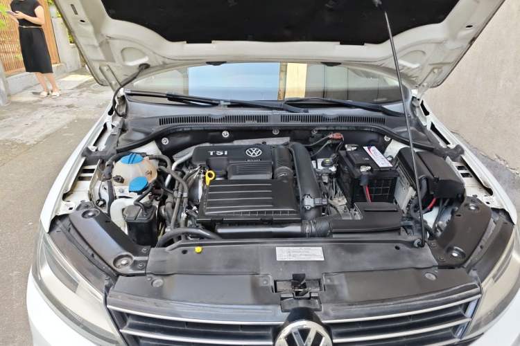 Used Volkswagen Sagitar 2015 230TSI Automatic Comfort Version Engine Bay Right