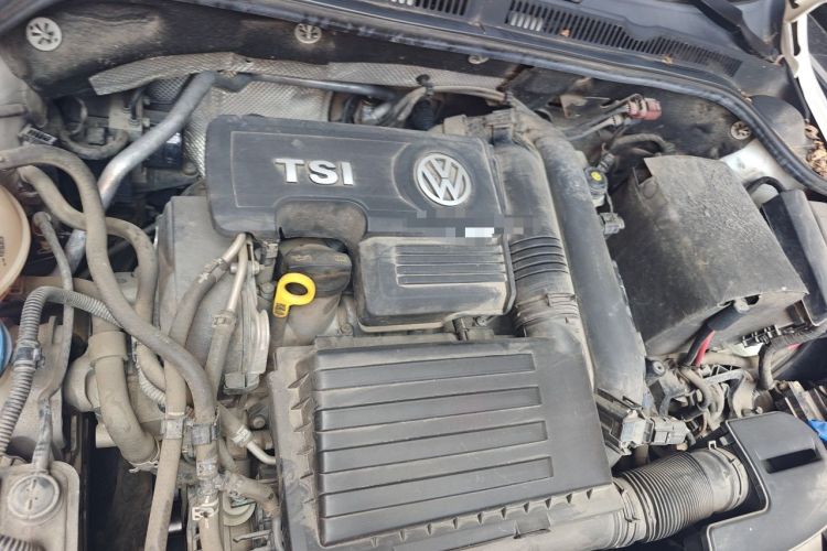 Used Volkswagen Sagitar 2015 230TSI Automatic Luxury Model Engine Bay Right