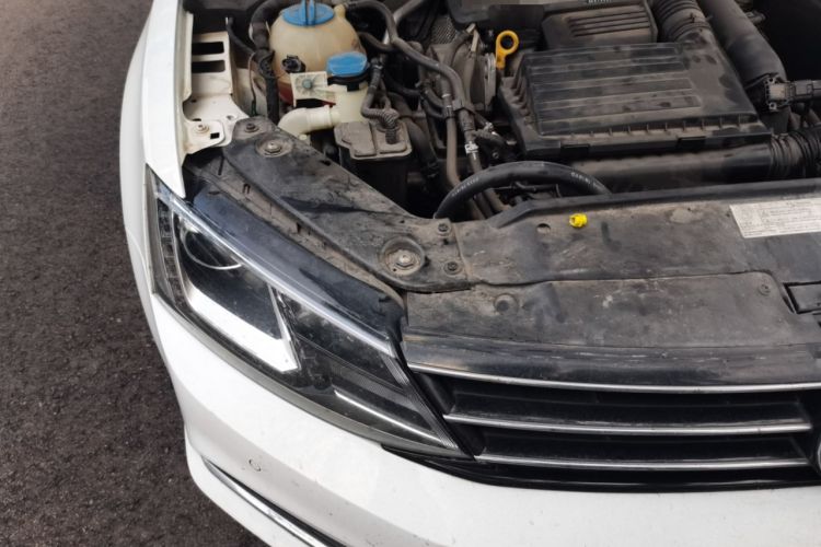 Used Volkswagen Sagitar 2015 230TSI Automatic Luxury Model Engine Bay Right