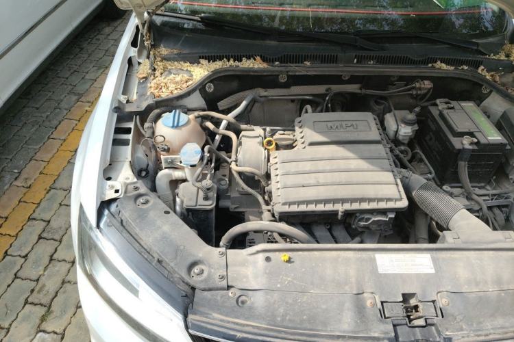 Used Volkswagen Sagitar 2015 1.6L Manual Fashion Edition Engine Bay Right