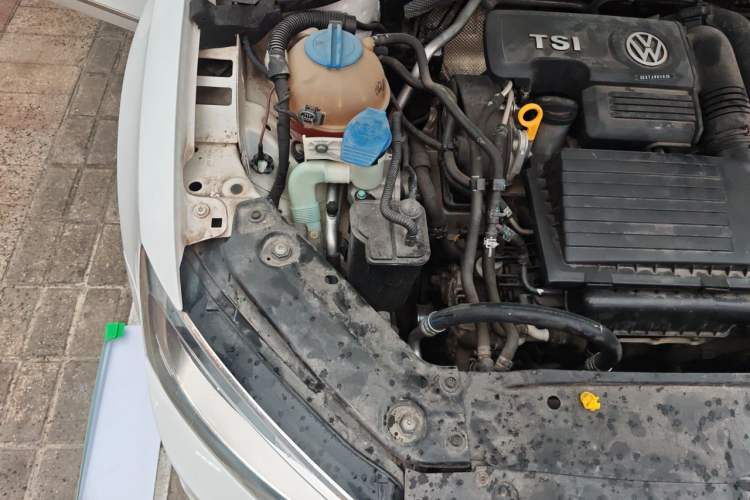 Used Volkswagen Sagitar 2015 230TSI Automatic Comfort Version Engine Bay Right
