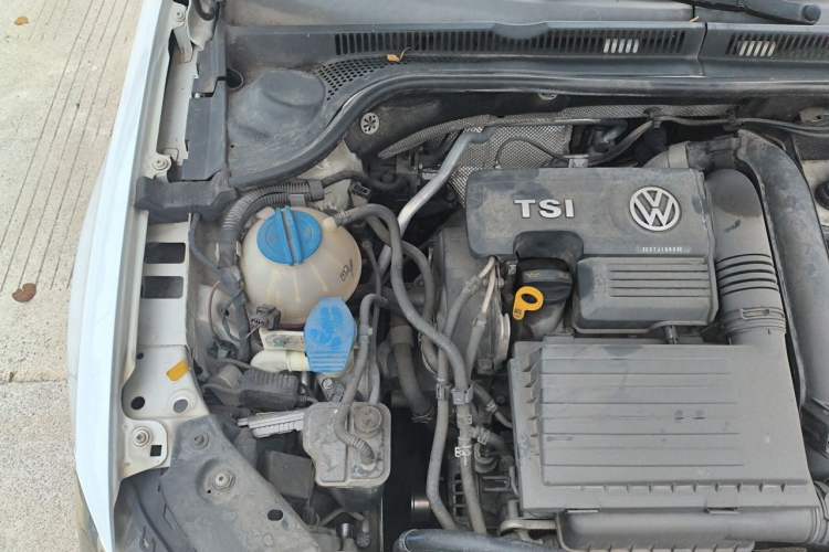Used Volkswagen Sagitar 2015 230TSI Automatic Comfort Version Engine Bay Right