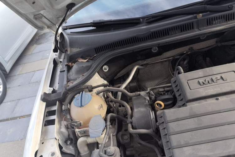 Used Volkswagen Sagitar 2015 1.6L Automatic Comfort Model Engine Bay Right