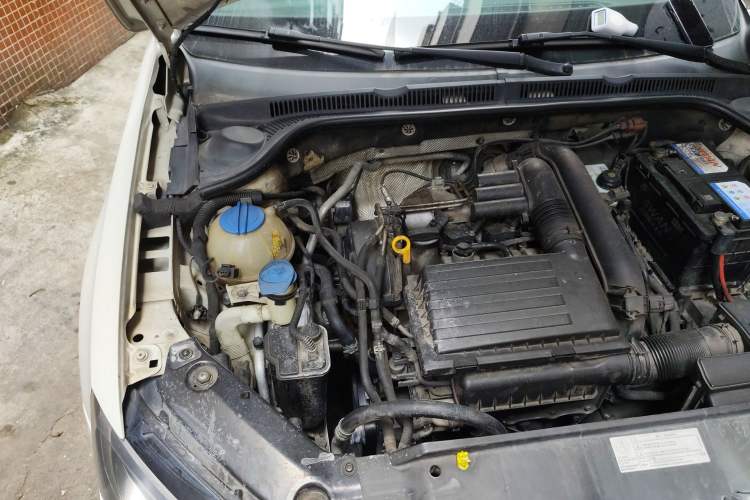 Used Volkswagen Sagitar 2015 230TSI Automatic Comfort Version Engine Bay Right
