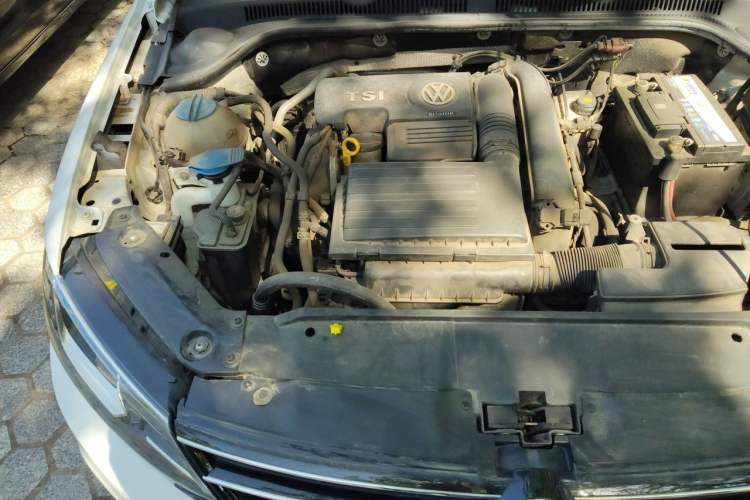 Used Volkswagen Sagitar 2015 230TSI Automatic Comfort Version Engine Bay Right