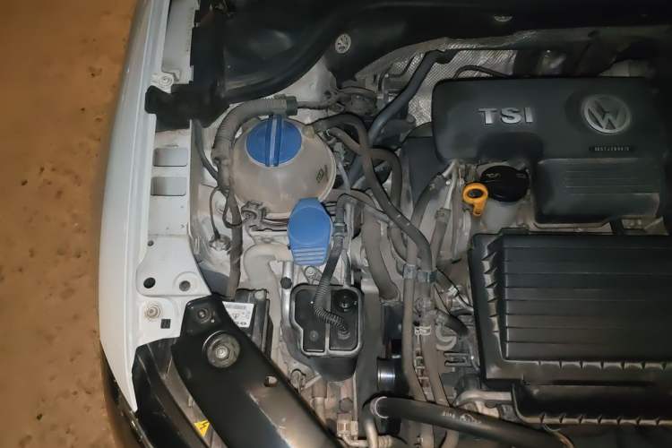 Used Volkswagen Sagitar 2015 230TSI Automatic Luxury Model Engine Bay Right