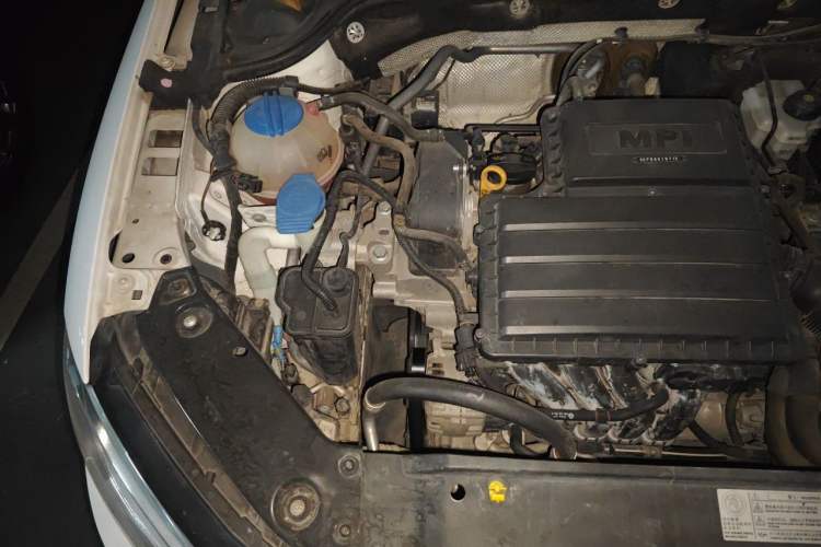 Used Volkswagen Sagitar 2015 1.6L Manual Comfort Model Engine Bay Right