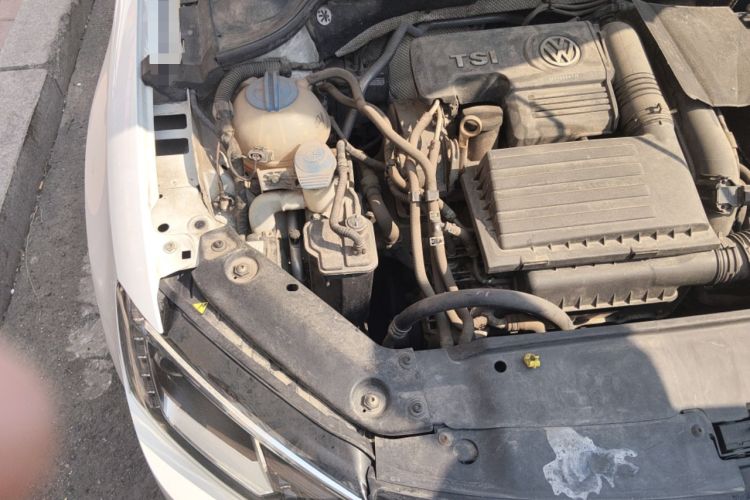 Used Volkswagen Sagitar 2015 230TSI Automatic Luxury Model Engine Bay Right