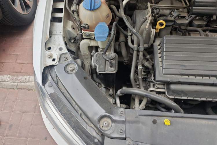 Used Volkswagen Sagitar 2015 230TSI Automatic Comfort Version Engine Bay Right