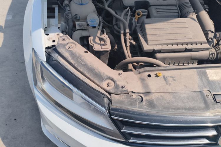 Used Volkswagen Sagitar 2015 230TSI Automatic Comfort Version Engine Bay Right