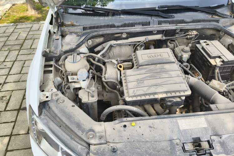 Used Volkswagen Sagitar 2015 1.6L Manual Comfort Model Engine Bay Right