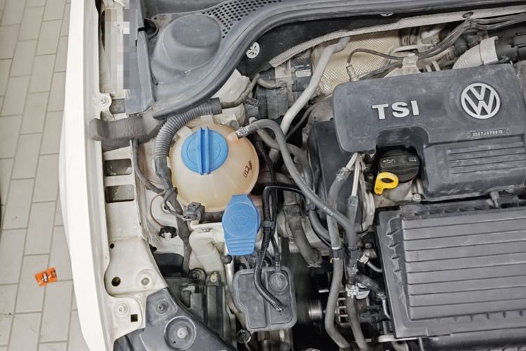 Used Volkswagen Sagitar 2015 230TSI Automatic Comfort Version Engine Bay Right