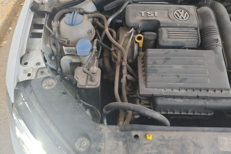 Used Volkswagen Sagitar 2015 230TSI Automatic Luxury Model Engine Bay Right