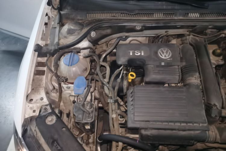 Used Volkswagen Sagitar 2015 230TSI Automatic Luxury Model Engine Bay Right