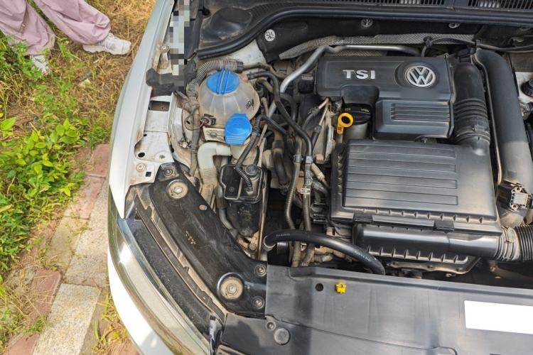 Used Volkswagen Sagitar 2015 230TSI Automatic Comfort Version Engine Bay Right