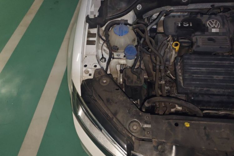 Used Volkswagen Sagitar 2015 230TSI Automatic Luxury Model Engine Bay Right