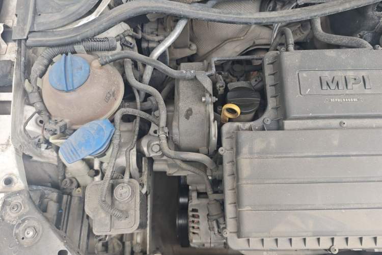 Used Volkswagen Sagitar 2015 1.6L Manual Comfort Model Engine Bay Right