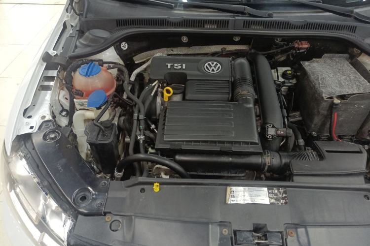 Used Volkswagen Sagitar 2015 230TSI Automatic Luxury Model Engine Bay Right