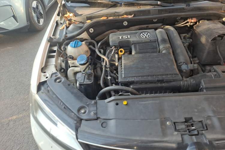 Used Volkswagen Sagitar 2015 230TSI Automatic Comfort Version Engine Bay Right