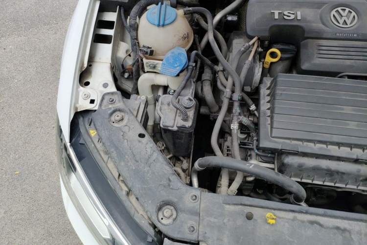 Used Volkswagen Sagitar 2015 230TSI Automatic Comfort Version Engine Bay Right