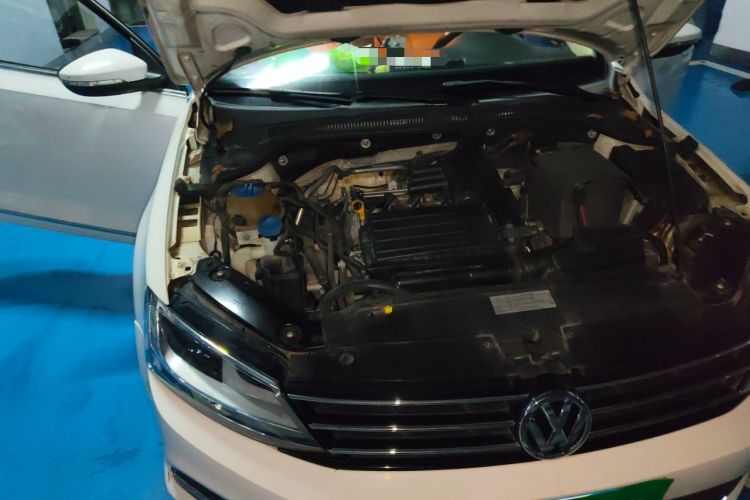 Used Volkswagen Sagitar 2015 230TSI Automatic Comfort Version Engine Bay Right