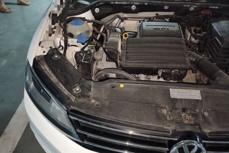 Used Volkswagen Sagitar 2015 1.6L Automatic Comfort Model Engine Bay Right