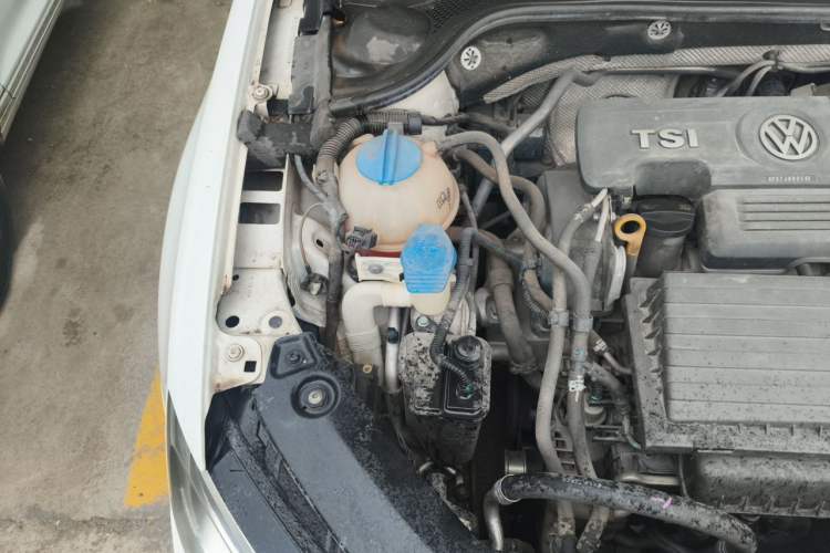 Used Volkswagen Sagitar 2015 230TSI Automatic Comfort Version Engine Bay Right