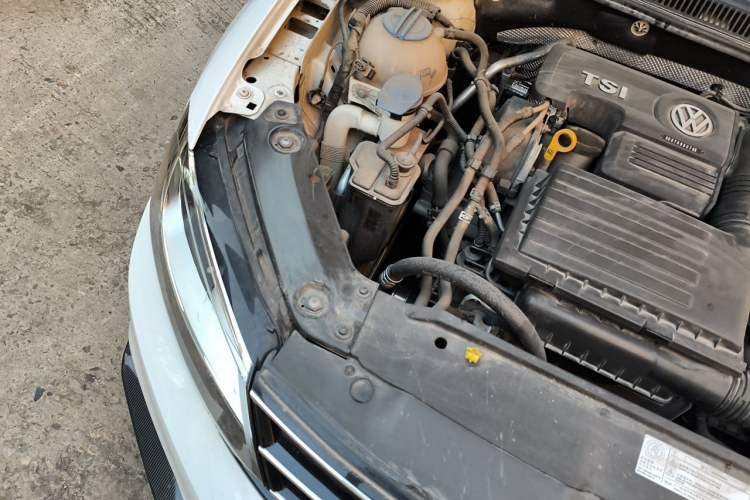 Used Volkswagen Sagitar 2015 230TSI Automatic Comfort Version Engine Bay Right