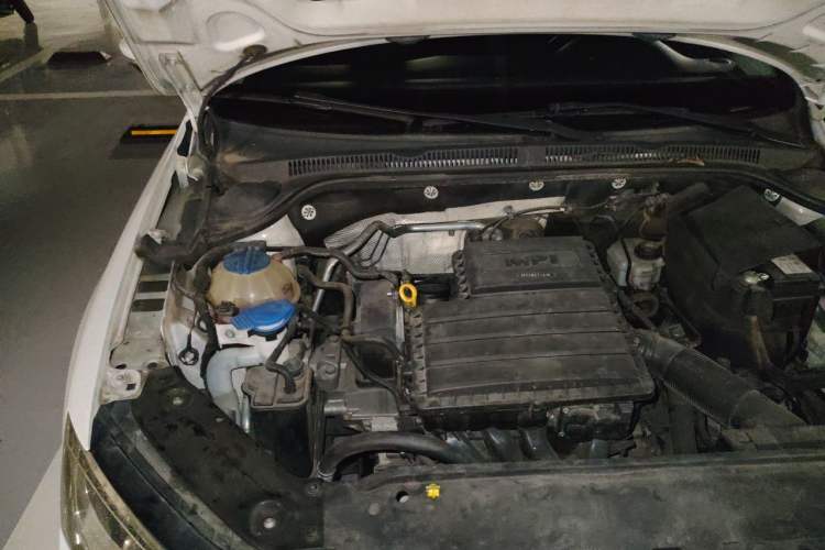 Used Volkswagen Sagitar 2015 1.6L Manual Comfort Model Engine Bay Right
