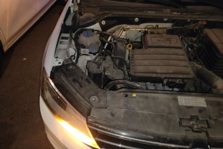 Used Volkswagen Sagitar 2015 1.6L Automatic Comfort Model Engine Bay Right