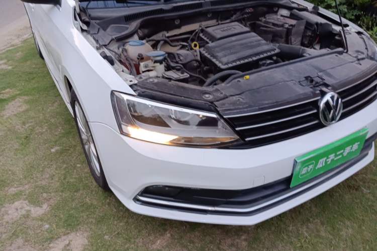 Used Volkswagen Sagitar 2015 1.6L Manual Comfort Model Engine Bay Right