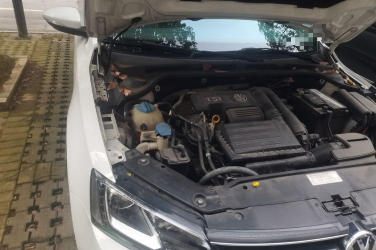 Used Volkswagen Sagitar 2015 230TSI Automatic Luxury Model Engine Bay Right