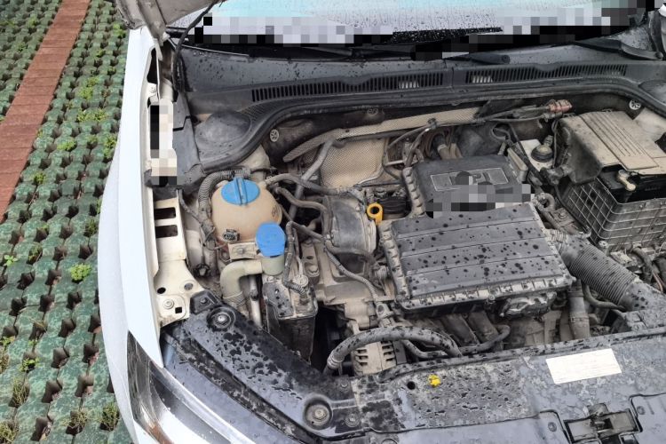 Used Volkswagen Sagitar 2015 1.6L Automatic Comfort Model Engine Bay Right