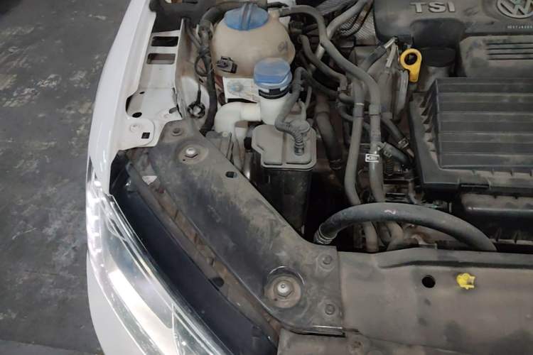 Used Volkswagen Sagitar 2015 230TSI Automatic Comfort Version Engine Bay Right