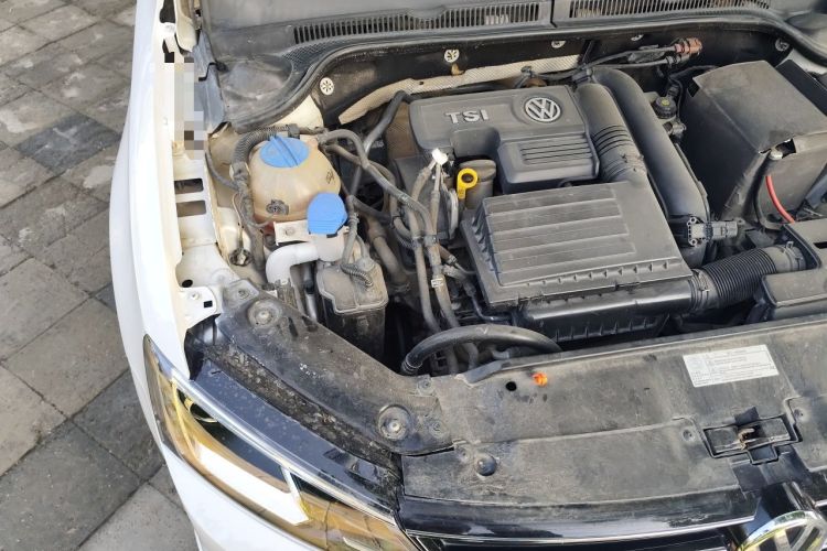 Used Volkswagen Sagitar 2015 230TSI Automatic Luxury Model Engine Bay Right