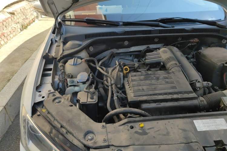 Used Volkswagen Sagitar 2015 230TSI Automatic Comfort Version Engine Bay Right