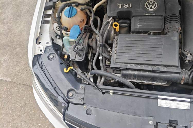 Used Volkswagen Sagitar 2015 230TSI Automatic Luxury Model Engine Bay Right