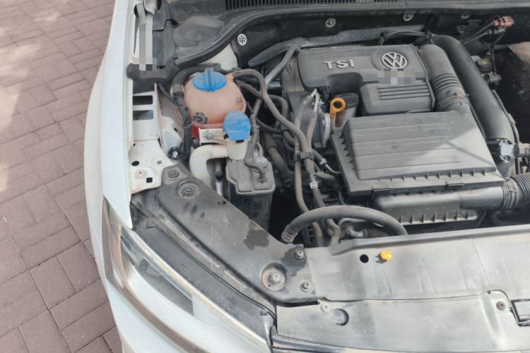 Used Volkswagen Sagitar 2015 230TSI Automatic Luxury Model Engine Bay Right