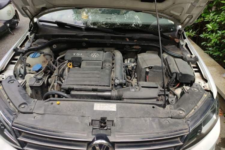 Used Volkswagen Sagitar 2015 230TSI Automatic Luxury Model Engine Bay