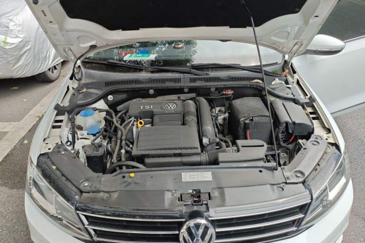 Used Volkswagen Sagitar 2015 230TSI Automatic Luxury Model Engine Bay