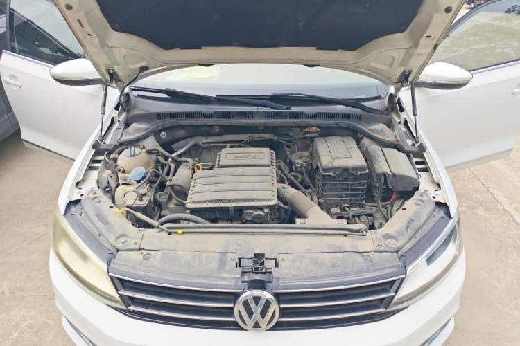 Used Volkswagen Sagitar 2015 1.6L Automatic Comfort Model Engine Bay