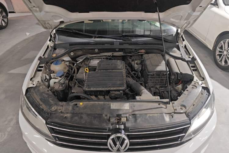 Used Volkswagen Sagitar 2015 1.6L Automatic Comfort Model Engine Bay