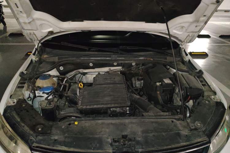 Used Volkswagen Sagitar 2015 1.6L Manual Comfort Model Engine Bay